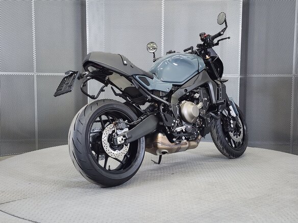 2024 Yamaha XSR900, серый, 1195000 рублей - вид 7