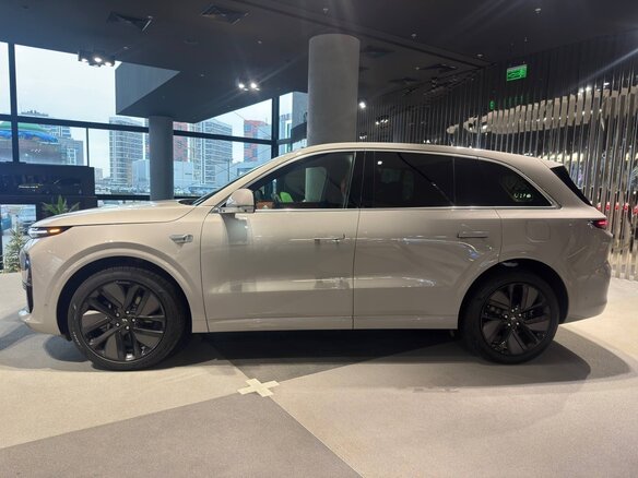 2025 Li Auto (Lixiang) L6 I, серый, 8100000 рублей - вид 2