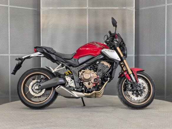 2021 Honda CB 650R, красный, 977000 рублей