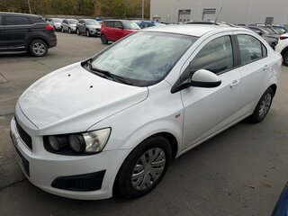 2013 Chevrolet Aveo II, белый, 845000 рублей, вид 1