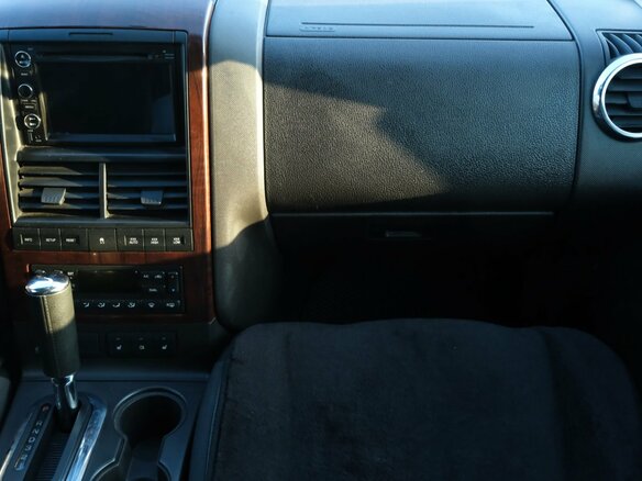 2008 Ford Explorer IV, чёрный - вид 16