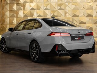 2024 BMW 5 серии 530i xDrive VIII (G60/G61/G68), серый, 8290000 рублей, вид 2