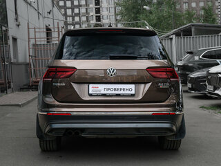 2017 Volkswagen Tiguan II, коричневый, 2180000 рублей, вид 5