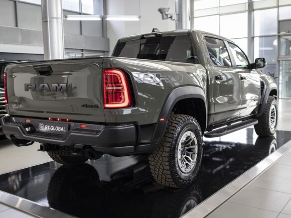 2025 Ram 1500 RHO V Рестайлинг, зелёный, 12953911 рублей - вид 16