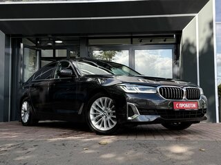 2020 BMW 5 серии 530i xDrive VII (G30/G31/G38) Рестайлинг, чёрный, 4739900 рублей, вид 3