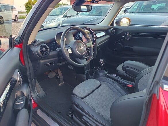 2022 Mini Hatch Cooper III (F55/F56) Рестайлинг 2, красный, 2795000 рублей - вид 18