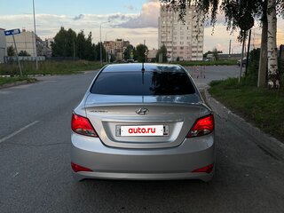 2016 Hyundai Solaris I Рестайлинг, серебристый, 890000 рублей, вид 4