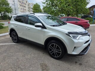 2017 Toyota RAV4 IV (XA40) Рестайлинг, белый, 2350000 рублей, вид 3
