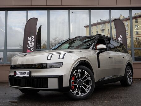 Lynk & Co 900