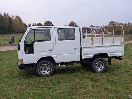 1993 Nissan Atlas, белый, 800000 рублей, вид 3