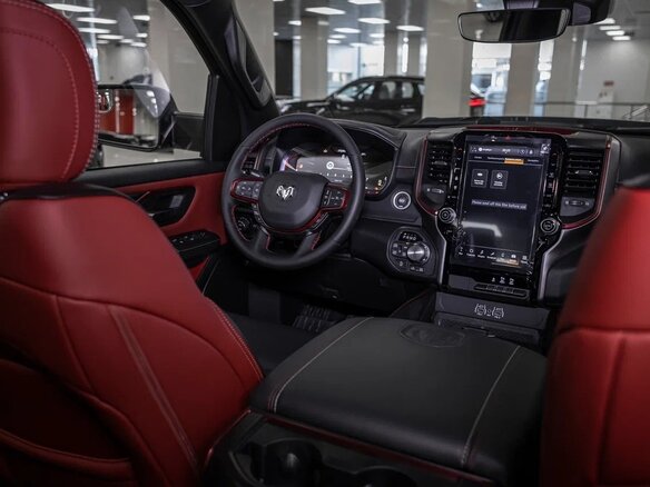 2025 Ram 1500 Crew Cab V Рестайлинг, зелёный, 8490000 рублей - вид 31