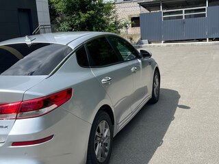 2018 Kia Optima IV Рестайлинг, серебристый, 1000000 рублей, вид 4