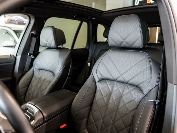 2025 BMW X5 40i IV (G05/G18) Рестайлинг, серый - вид 28