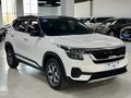2022 Kia KX3, белый, 1450000 рублей - вид 2
