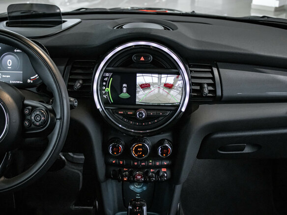 2020 Mini Hatch Cooper III (F55/F56) Рестайлинг, зелёный, 2625000 рублей - вид 10