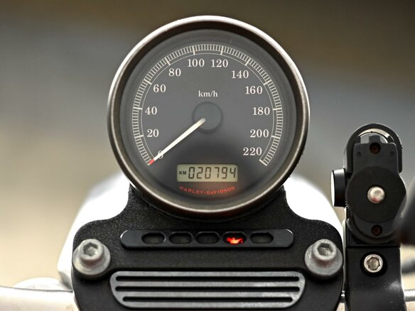 2009 Harley-Davidson Sportster 883, красный, 677000 рублей - вид 8