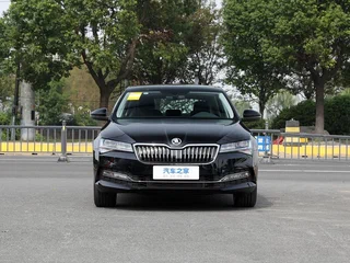 2026 Skoda Superb III Рестайлинг, чёрный, 2670000 рублей, вид 2