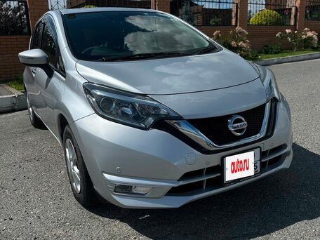 2020 Nissan Note II Рестайлинг, серебристый, 810000 рублей, вид 5