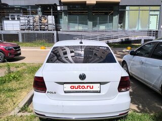 2017 Volkswagen Polo V Рестайлинг, белый, 870000 рублей, вид 3