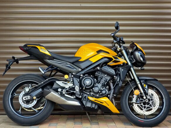 2023 Triumph Street Triple, жёлтый, 985000 рублей
