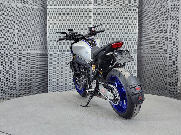 2024 Yamaha MT-09 (FZ-09), серебристый, 1199000 рублей - вид 6