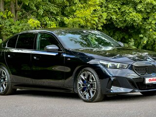 2024 BMW 5 серии 520d xDrive VIII (G60/G61/G68), синий, 7325000 рублей, вид 3