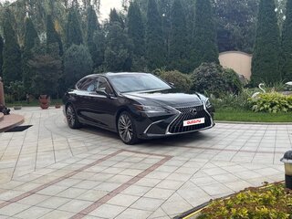 2024 Lexus ES 300h VII Рестайлинг, чёрный, 7090000 рублей, вид 2