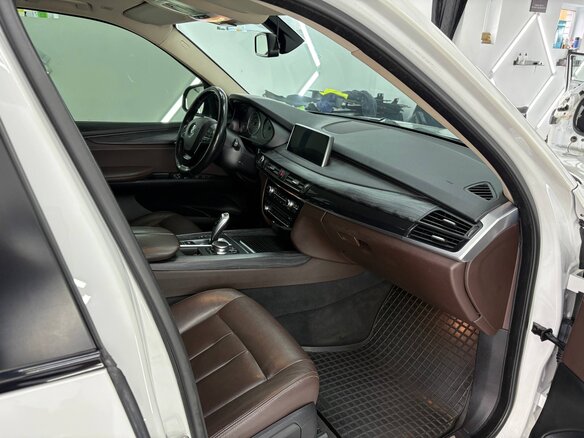 2017 BMW X5 25d III (F15), белый, 3000000 рублей - вид 3