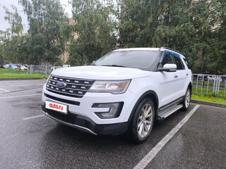 2017 Ford Explorer V Рестайлинг, белый, 2350000 рублей, вид 1