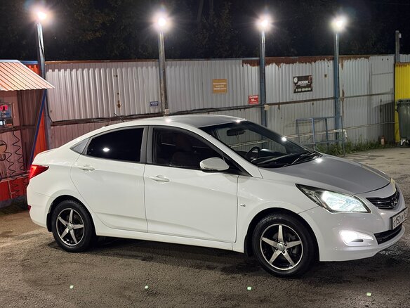 2016 Hyundai Solaris I Рестайлинг, белый, 990000 рублей - вид 2