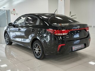 2018 Kia Rio IV, чёрный, 1100000 рублей, вид 4