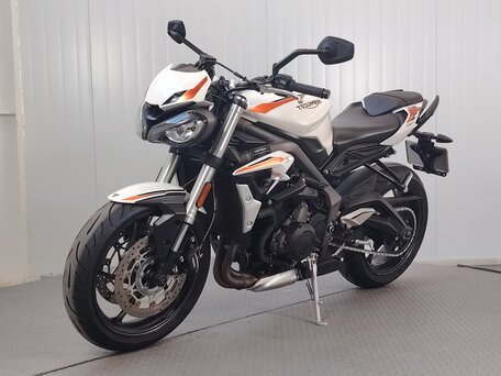 2021 Triumph Street Triple, белый, 699000 рублей, вид 4