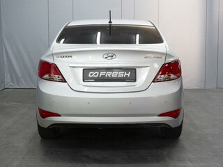 2015 Hyundai Solaris I Рестайлинг, серебристый, 970000 рублей, вид 4