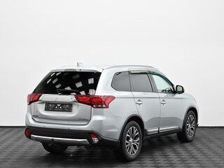 2018 Mitsubishi Outlander III Рестайлинг 2, серебристый, 1815000 рублей, вид 2