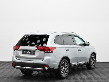 2018 Mitsubishi Outlander III Рестайлинг 2, серебристый, 1815000 рублей, вид 2
