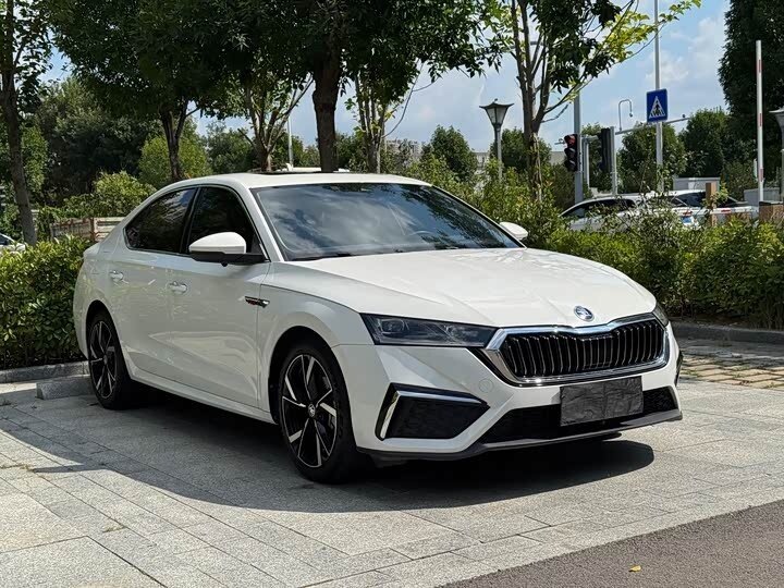 Открыть фотографии: Skoda Octavia IV (A8)