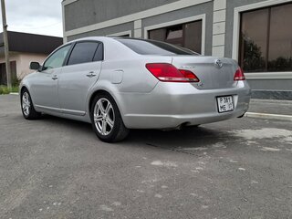 2005 Toyota Avalon III, серебристый, 650000 рублей, вид 1