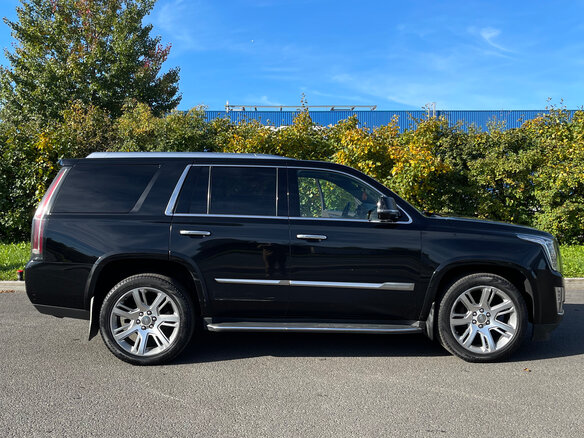 2016 Cadillac Escalade IV, чёрный, 3100000 рублей - вид 2
