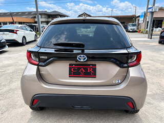 2022 Toyota Yaris IV, коричневый, 1050000 рублей, вид 5