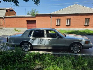 1993 Lincoln Town Car II, серебристый, 750000 рублей, вид 3
