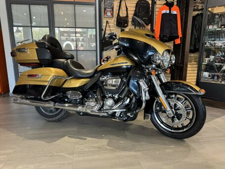 2017 Harley-Davidson Ultra Limited, золотистый, 1650000 рублей, вид 2