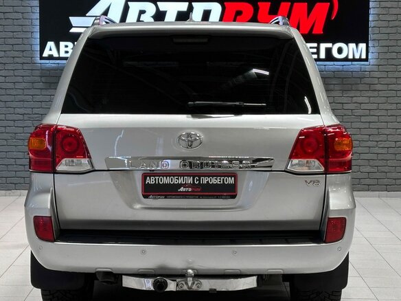 2014 Toyota Land Cruiser 200 Series Рестайлинг 1, серебристый, 3930000 рублей - вид 6