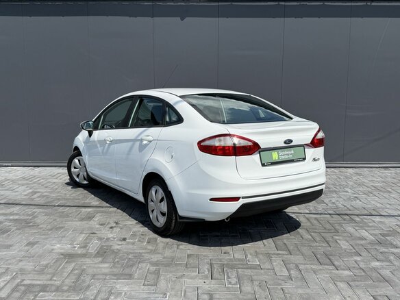 2015 Ford Fiesta Mk6 Рестайлинг, белый, 845000 рублей - вид 5