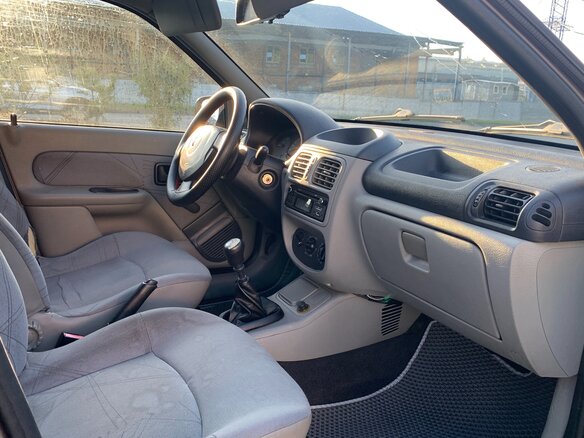2004 Renault Symbol I Рестайлинг, серый, 270000 рублей - вид 10