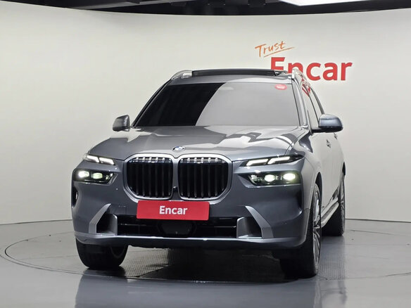 2023 BMW X7 40d I (G07) Рестайлинг, серебристый, 11630000 рублей - вид 1