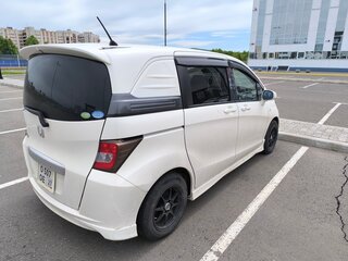 2011 Honda Freed I Рестайлинг, белый, 830000 рублей, вид 4