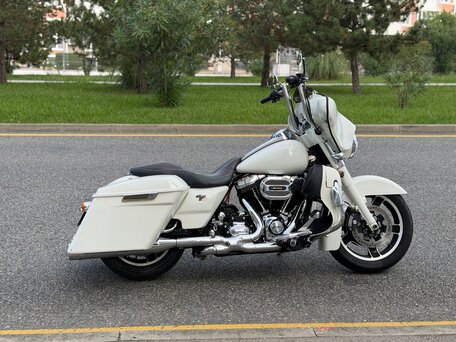 2011 Harley-Davidson Electra Glide, белый, 975000 рублей, вид 3