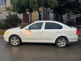 2012 Skoda Octavia II (A5) Рестайлинг, белый, 790000 рублей, вид 4
