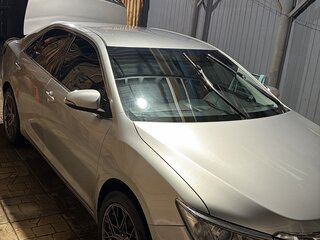 2015 Toyota Camry VII (XV50) Рестайлинг, серебристый, 1690000 рублей, вид 3