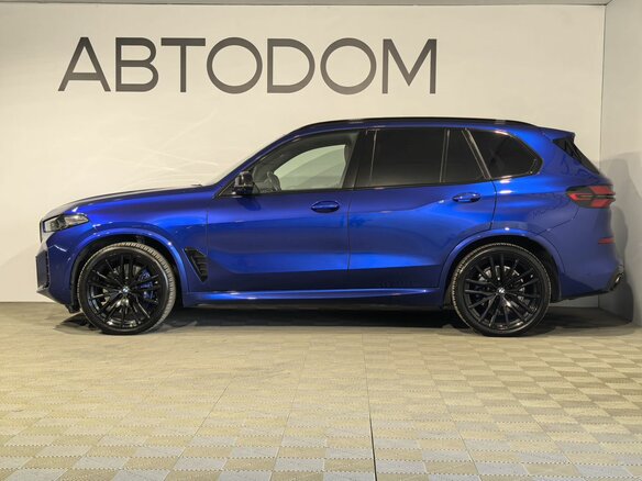 2023 BMW X5 M60i IV (G05/G18) Рестайлинг, синий, 12850000 рублей - вид 5